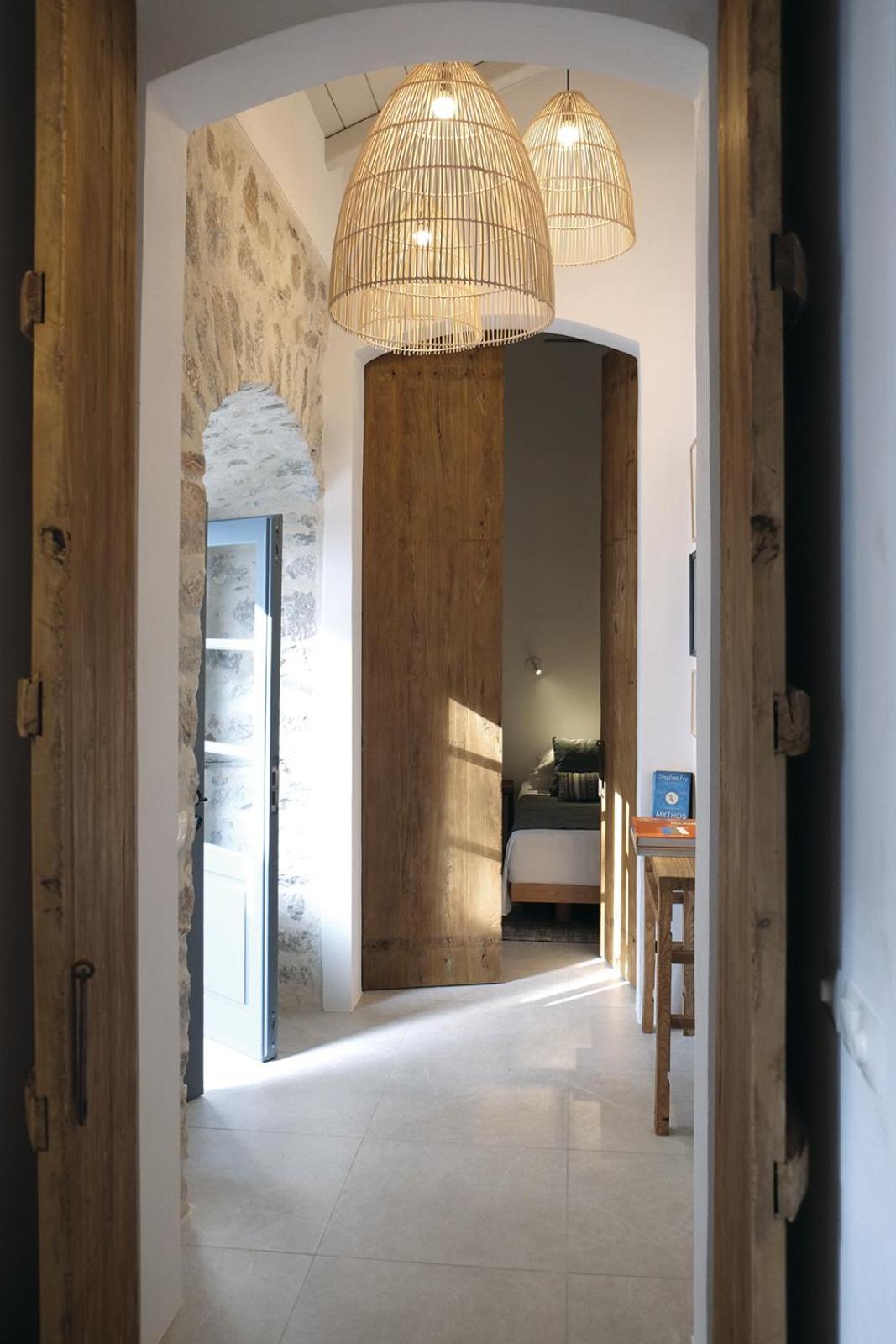Arta Hydra Hotel Екстериор снимка