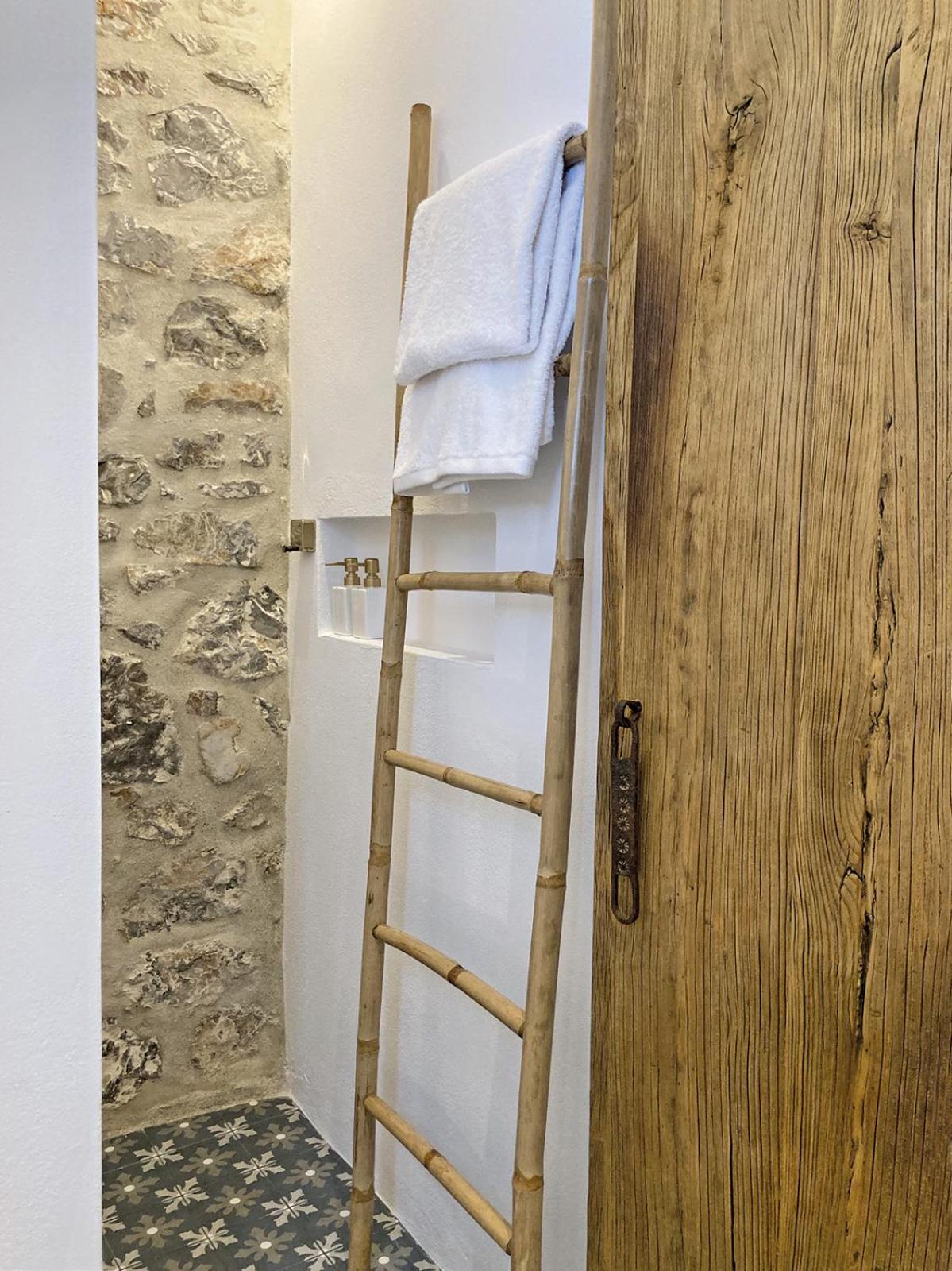 Arta Hydra Hotel Екстериор снимка