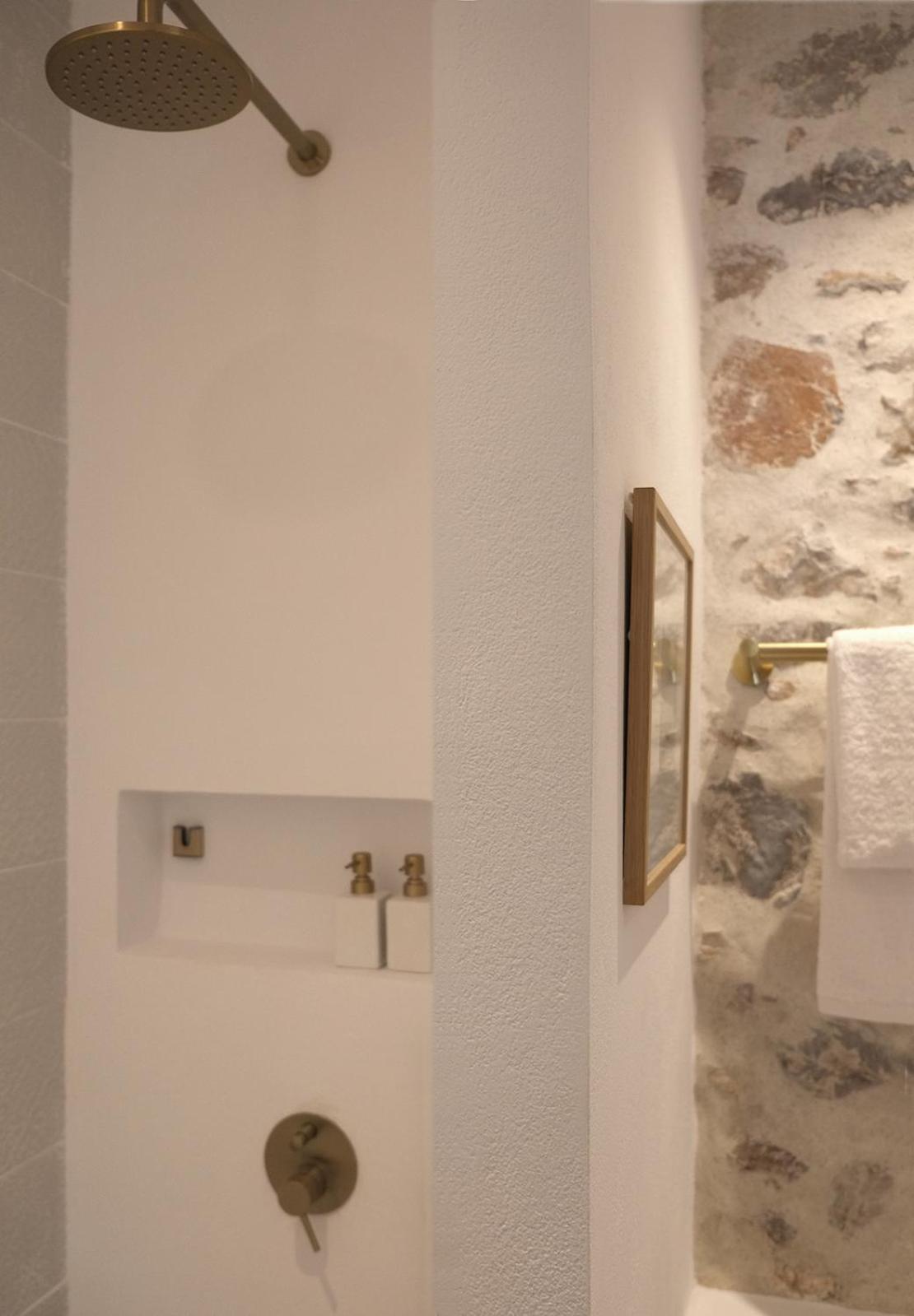 Arta Hydra Hotel Стая снимка