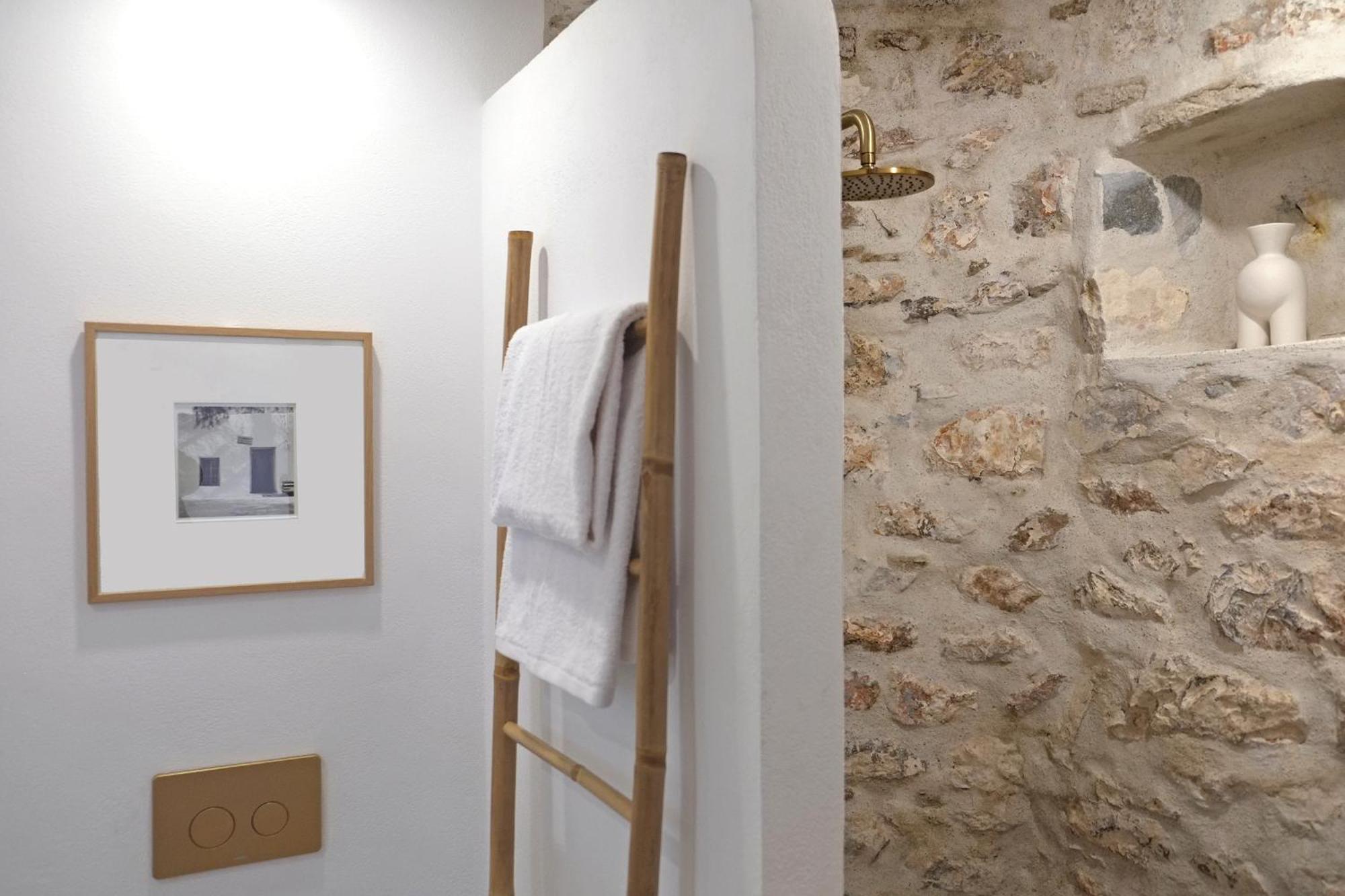 Arta Hydra Hotel Стая снимка